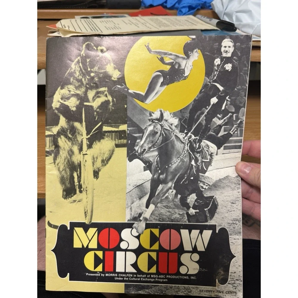 Vintage 1967 Moscow Circus info and picture‎ book magazine